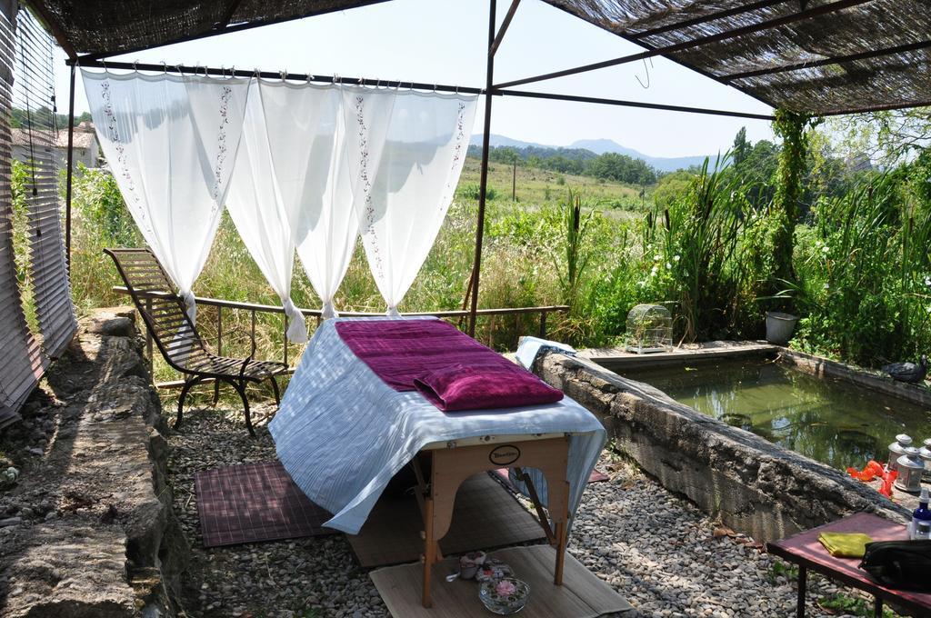 Le Mas En Provence Bed & Breakfast Entrechaux Exterior photo